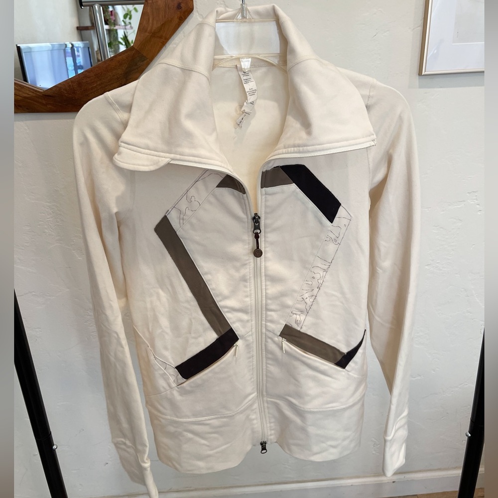 Lululemon cream stride jacket size 4 - Picture 3 of 15
